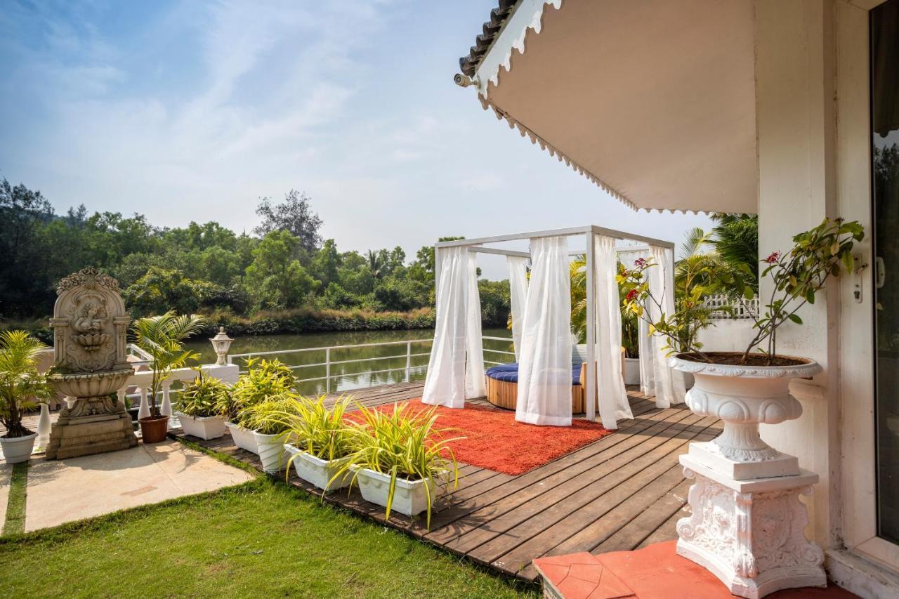 Stone Wood Riverfront Resort Siolim Exterior photo