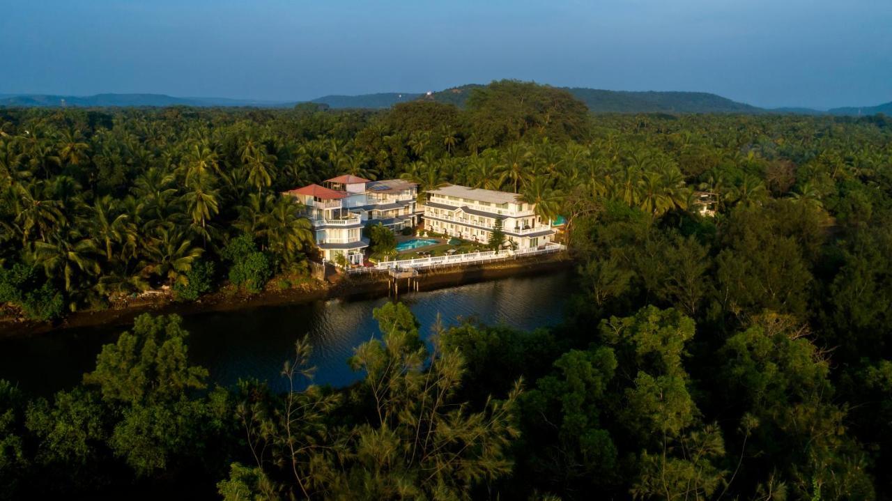 Stone Wood Riverfront Resort Siolim Exterior photo